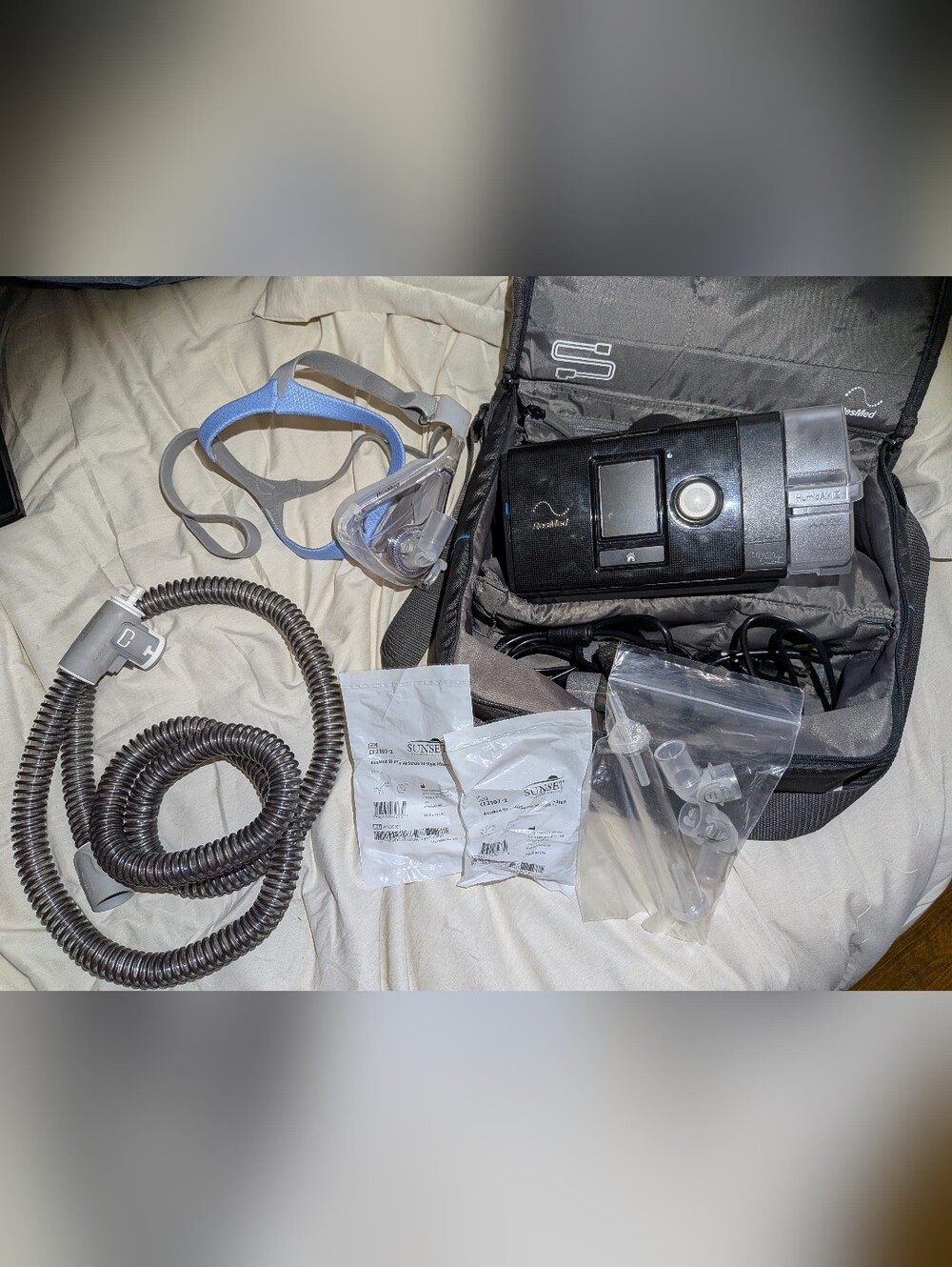 ResMed Air sense 10 Autoset CPAP with Bag & Accessories. Lightly Used